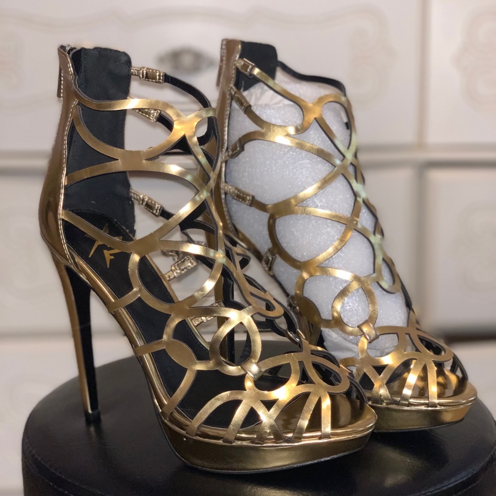 Shoes - Picture 2 of 3